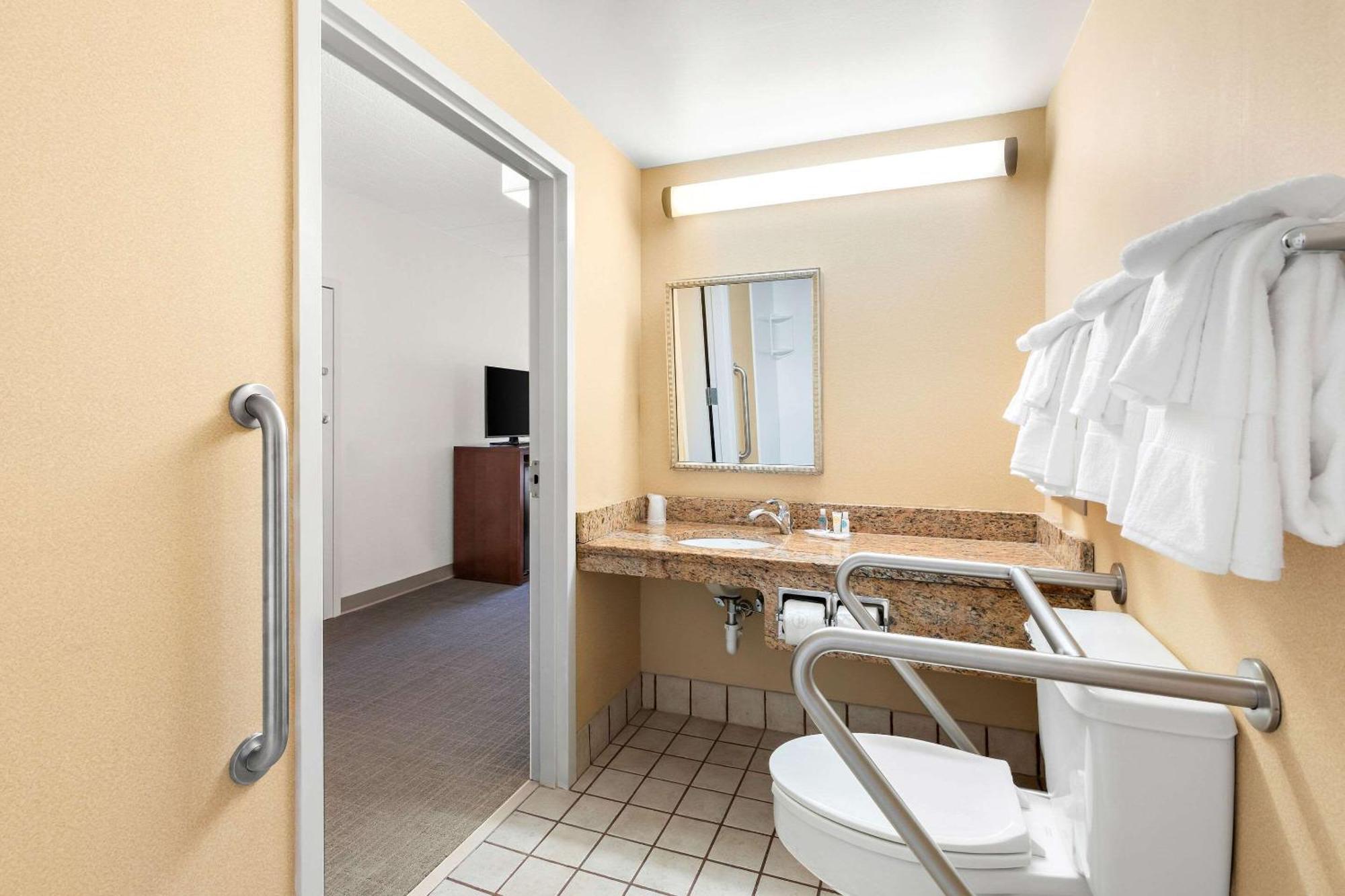 Comfort Inn Pocono Lakes Region Lake Ariel Ngoại thất bức ảnh